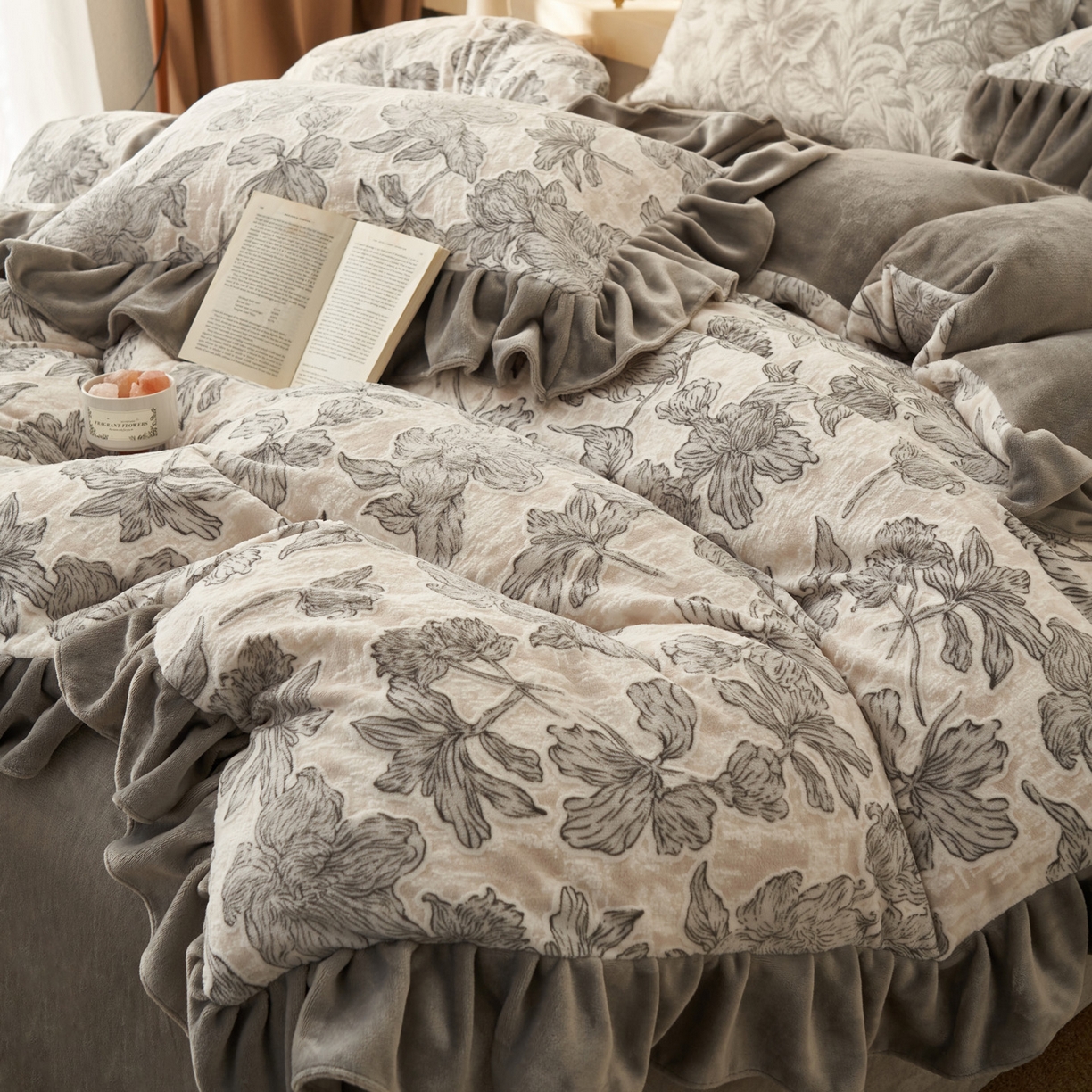 91家纺网 家纺一手货源 找家纺 早晨家纺 2025新款高克重牛奶绒烂花四件套 素花漫庭