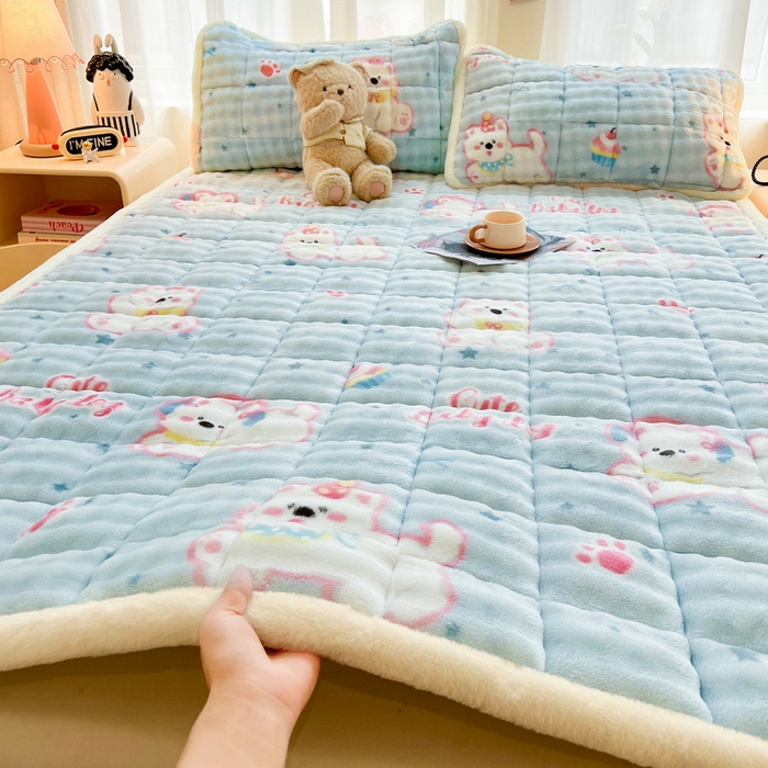 91家纺网 家纺一手货源 找家纺 梵朴 2025新款牛奶绒泡泡兔毛绒床垫学生宿舍床褥子床护垫大床款印花系列 音乐狗蓝