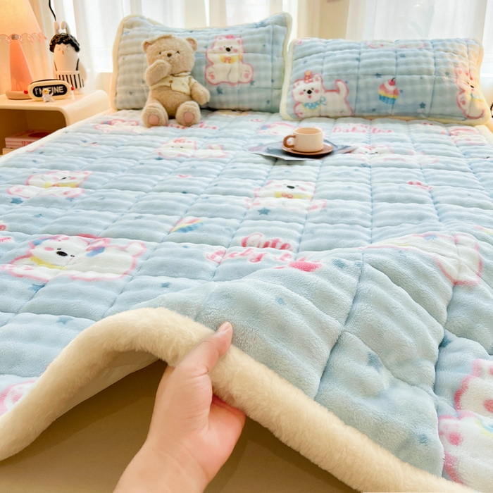 91家纺网 家纺一手货源 找家纺 梵朴 2025新款牛奶绒泡泡兔毛绒床垫学生宿舍床褥子床护垫大床款印花系列 音乐狗蓝