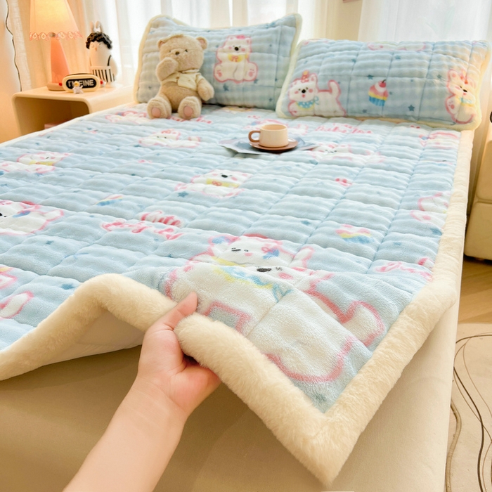 91家纺网 家纺一手货源 找家纺 梵朴 2025新款牛奶绒泡泡兔毛绒床垫学生宿舍床褥子床护垫大床款印花系列 音乐狗蓝
