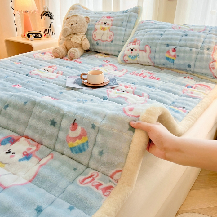 91家纺网 家纺一手货源 找家纺 梵朴 2025新款牛奶绒泡泡兔毛绒床垫学生宿舍床褥子床护垫大床款印花系列 音乐狗蓝