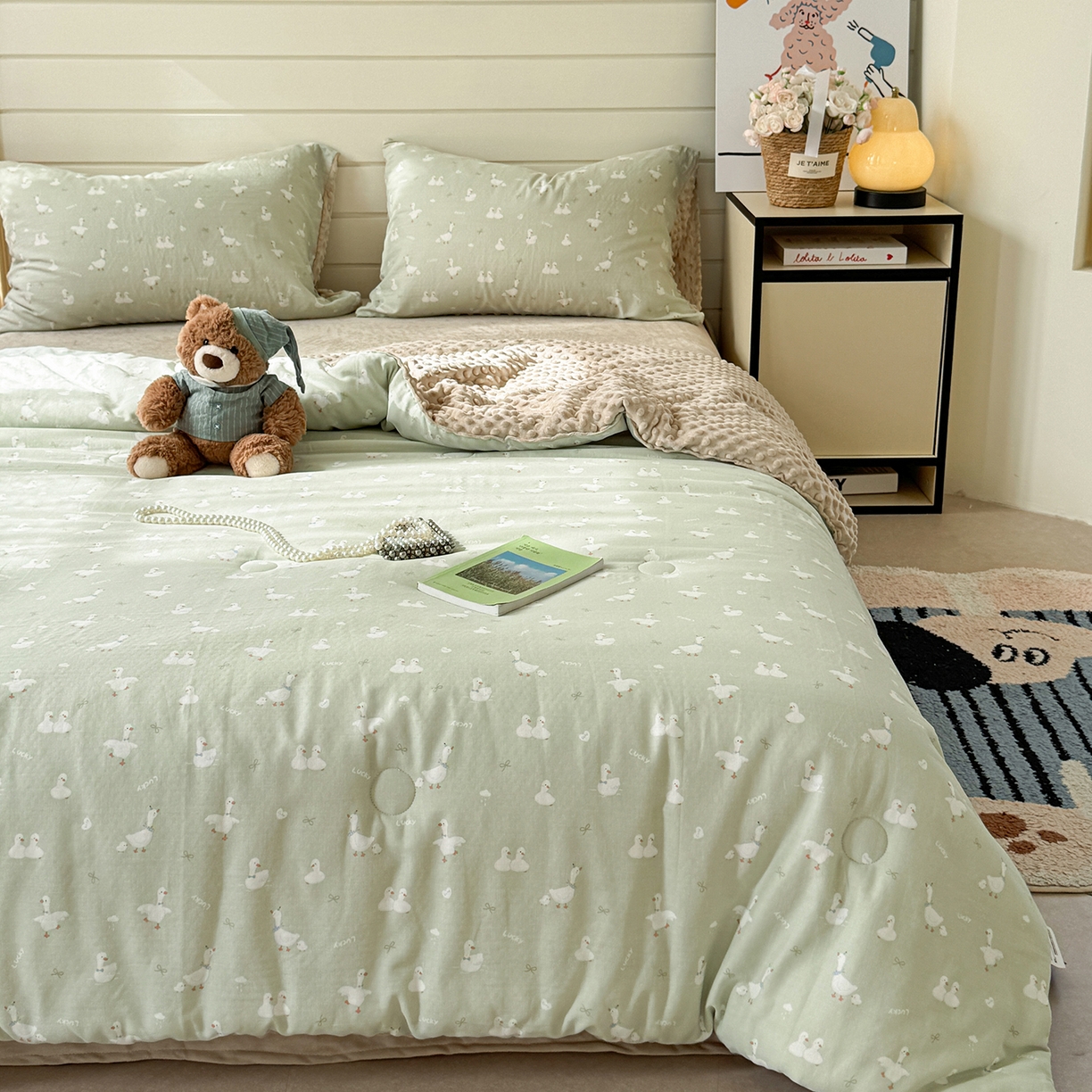 91家纺网 家纺一手货源 找家纺 麦伦家居 2025新款全棉双层纱3D豆豆被系列被子被芯（可配四件套） 快乐鸭