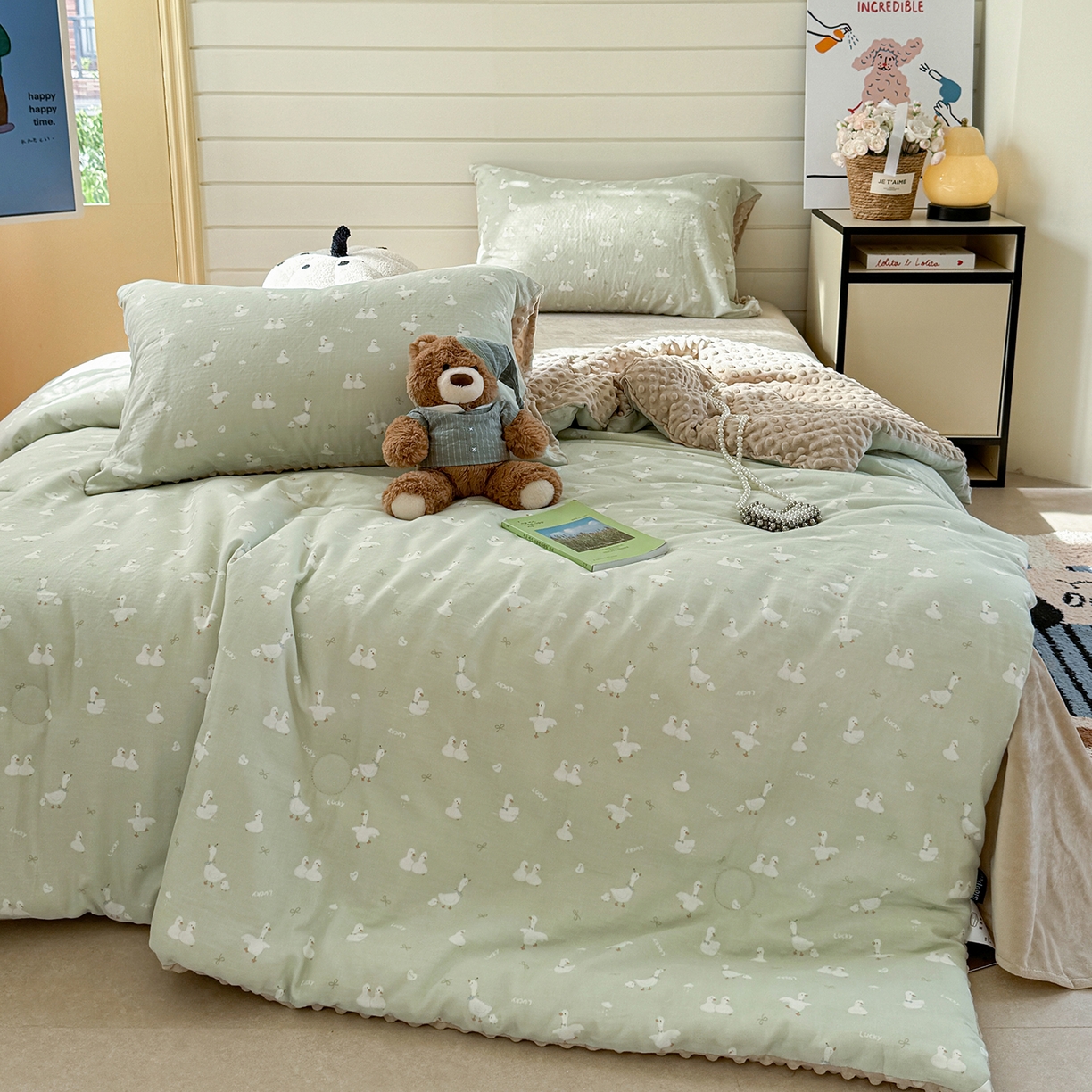 91家纺网 家纺一手货源 找家纺 麦伦家居 2025新款全棉双层纱3D豆豆被系列被子被芯（可配四件套） 快乐鸭