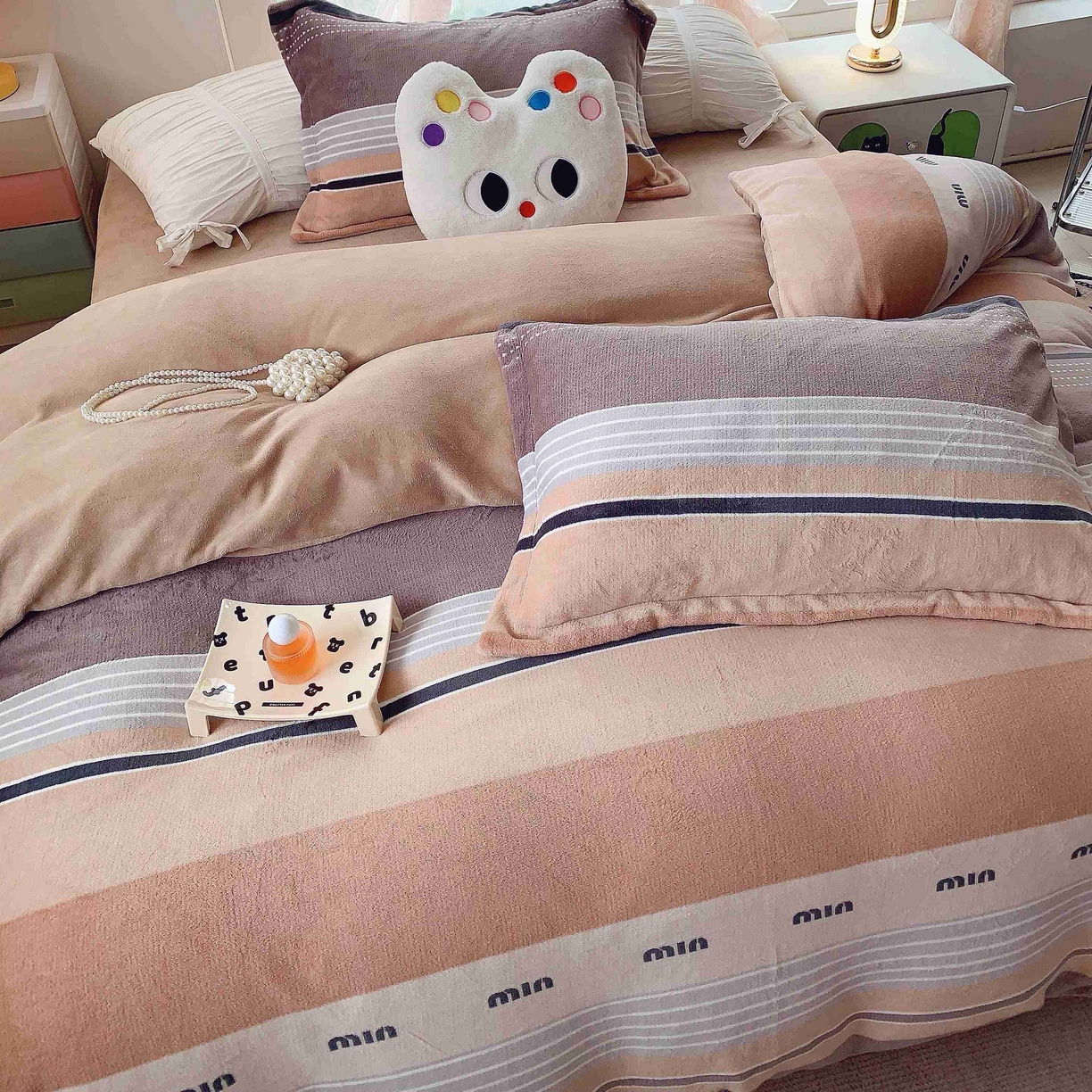 91家纺网 家纺一手货源 找家纺 莱豫家纺 2025新款加厚牛奶绒三件套四件套保暖不静电 米兰风尚