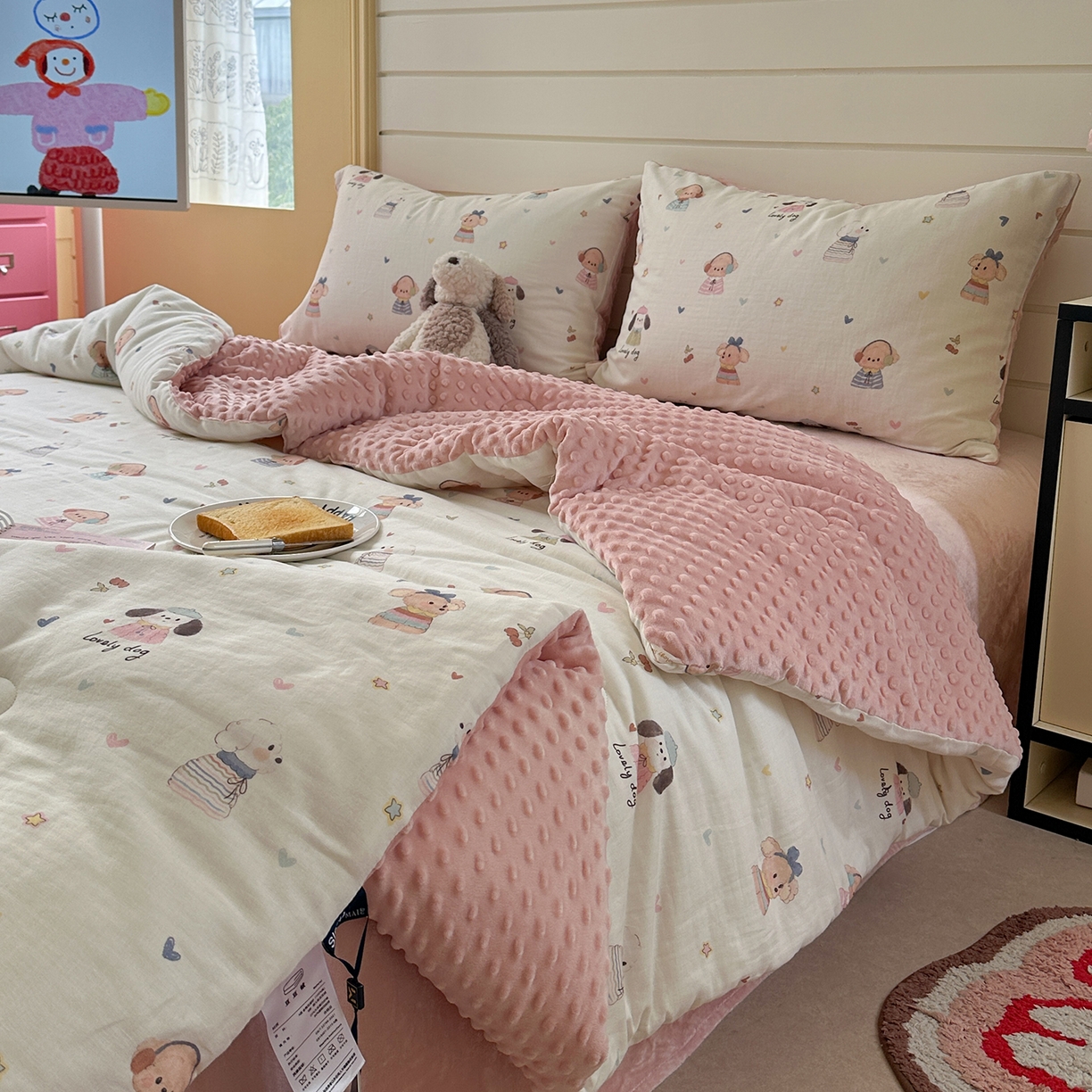 91家纺网 家纺一手货源 找家纺 麦伦家居 2025新款全棉双层纱3D豆豆被系列被子被芯（可配四件套） 快乐小狗