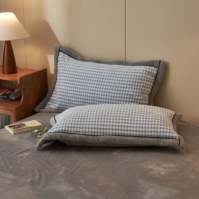 91家纺网 家纺一手货源 找家纺 早晨家纺 2025新款豆豆款菠萝格提花四件套 豆豆绒-小格蓝