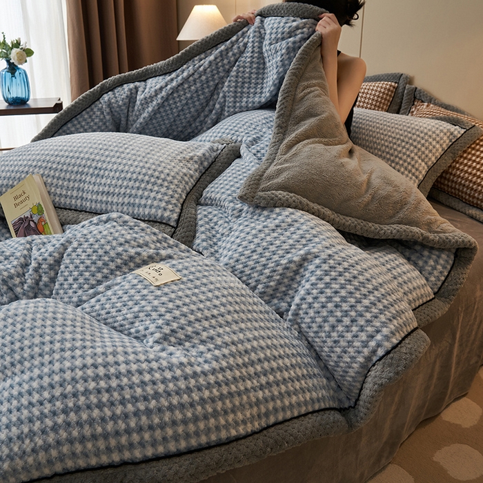 91家纺网 家纺一手货源 找家纺 早晨家纺 2025新款豆豆款菠萝格提花四件套 豆豆绒-小格蓝