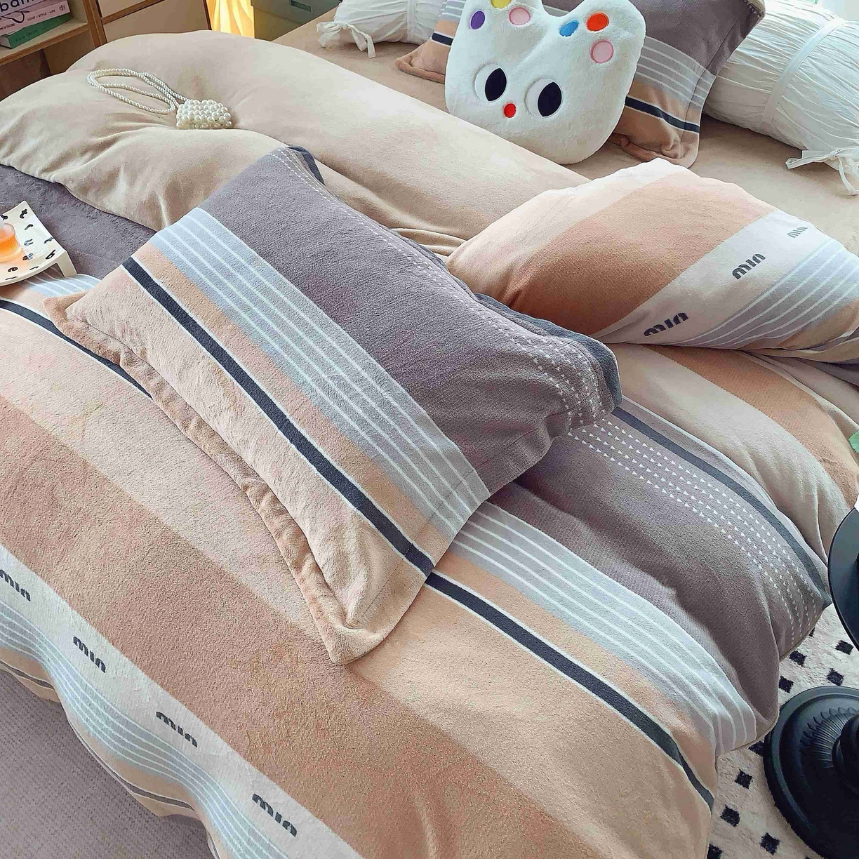 91家纺网 家纺一手货源 找家纺 莱豫家纺 2025新款加厚牛奶绒三件套四件套保暖不静电 米兰风尚