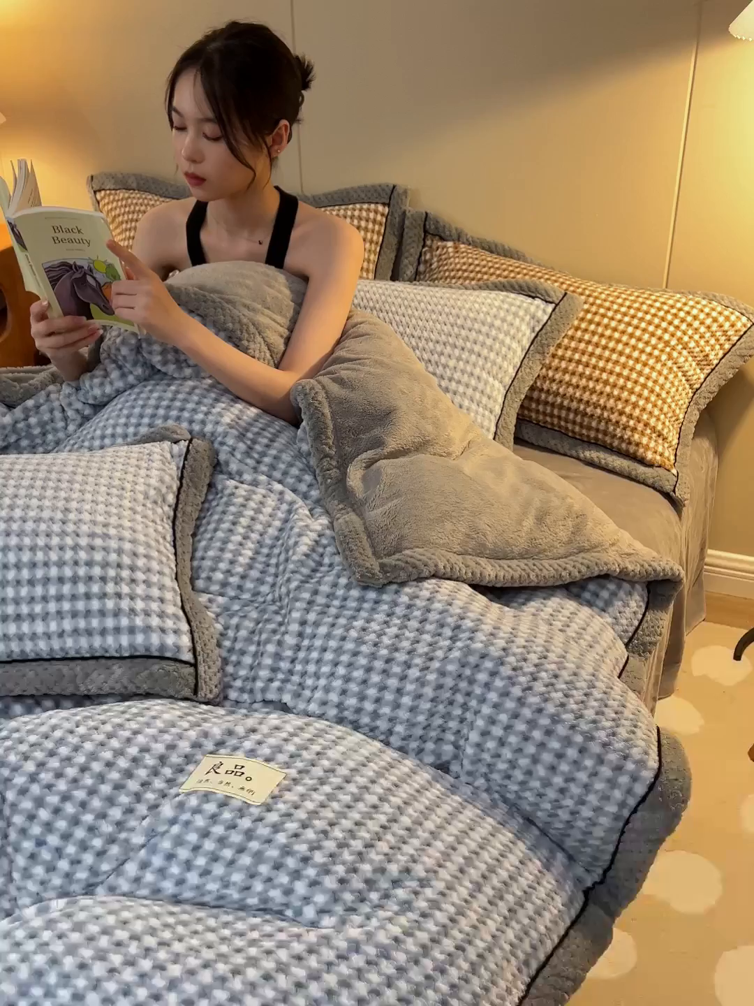 91家纺网 家纺一手货源 找家纺 早晨家纺 2025新款豆豆款菠萝格提花四件套 豆豆绒-小格蓝