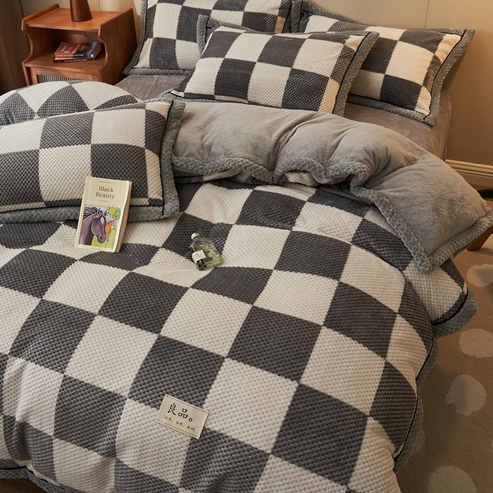 91家纺网 家纺一手货源 找家纺 早晨家纺 2025新款豆豆款菠萝格提花四件套 豆豆绒-大方格灰