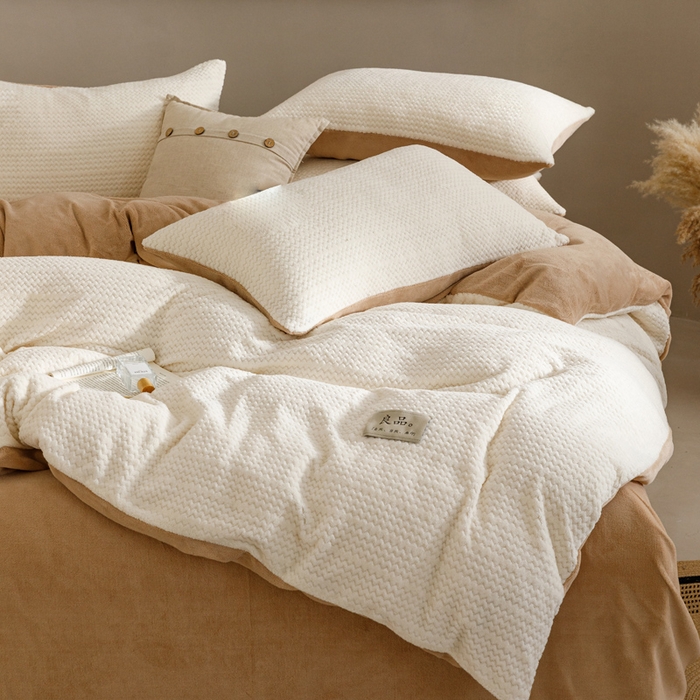 91家纺网 家纺一手货源 找家纺 早晨家纺 2025新款波浪款牛奶绒提花四件套 波浪-奶昔白