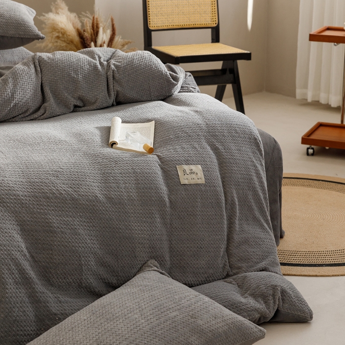 91家纺网 家纺一手货源 找家纺 早晨家纺 2025新款波浪款牛奶绒提花四件套 波浪-浅灰