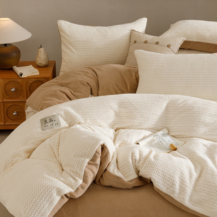 91家纺网 家纺一手货源 找家纺 早晨家纺 2025新款波浪款牛奶绒提花四件套 波浪-奶昔白