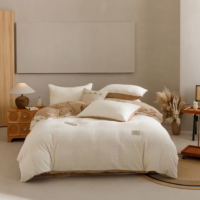 91家纺网 家纺一手货源 找家纺 早晨家纺 2025新款波浪款牛奶绒提花四件套 波浪-奶昔白