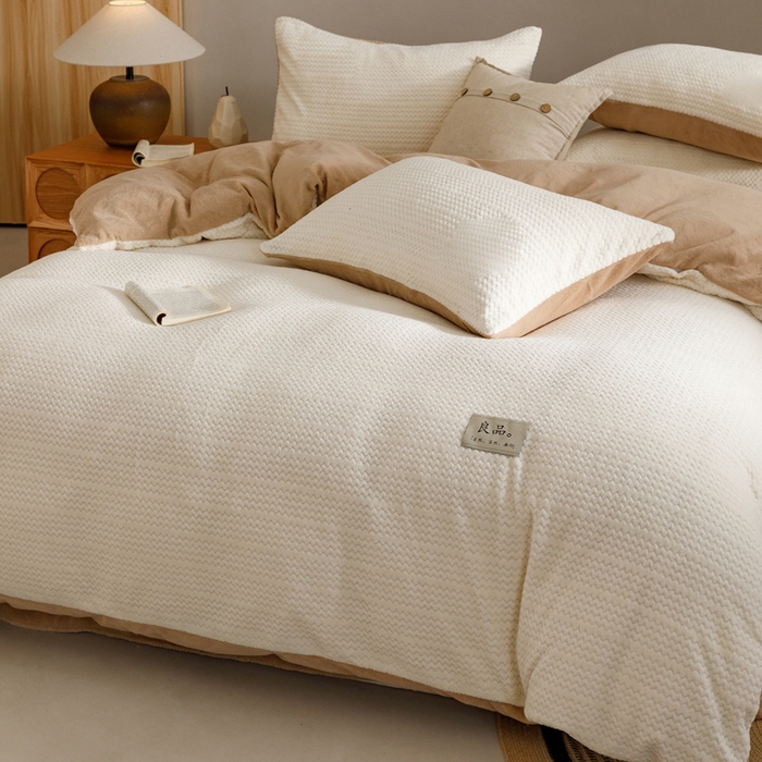 91家纺网 家纺一手货源 找家纺 早晨家纺 2025新款波浪款牛奶绒提花四件套 波浪-奶昔白