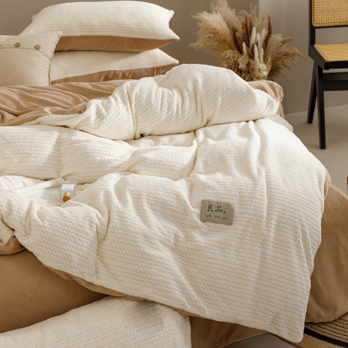 91家纺网 家纺一手货源 找家纺 早晨家纺 2025新款波浪款牛奶绒提花四件套 波浪-奶昔白