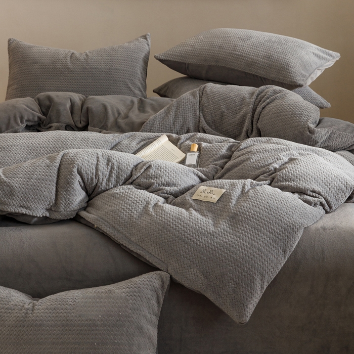 91家纺网 家纺一手货源 找家纺 早晨家纺 2025新款波浪款牛奶绒提花四件套 波浪-浅灰