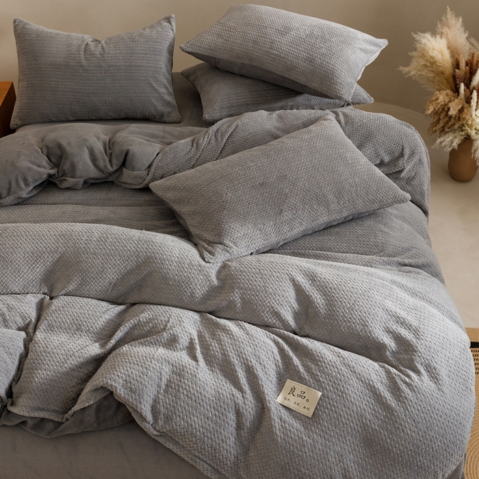 91家纺网 家纺一手货源 找家纺 早晨家纺 2025新款波浪款牛奶绒提花四件套 波浪-浅灰