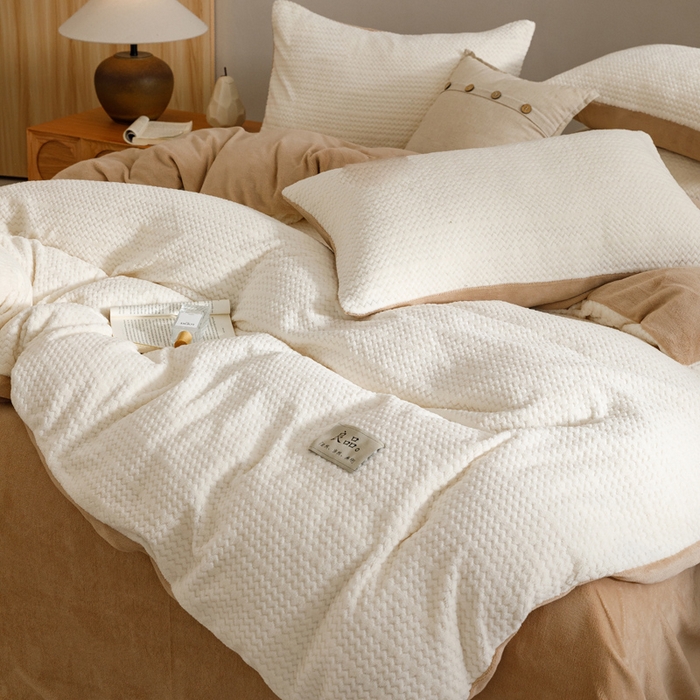 91家纺网 家纺一手货源 找家纺 早晨家纺 2025新款波浪款牛奶绒提花四件套 波浪-奶昔白