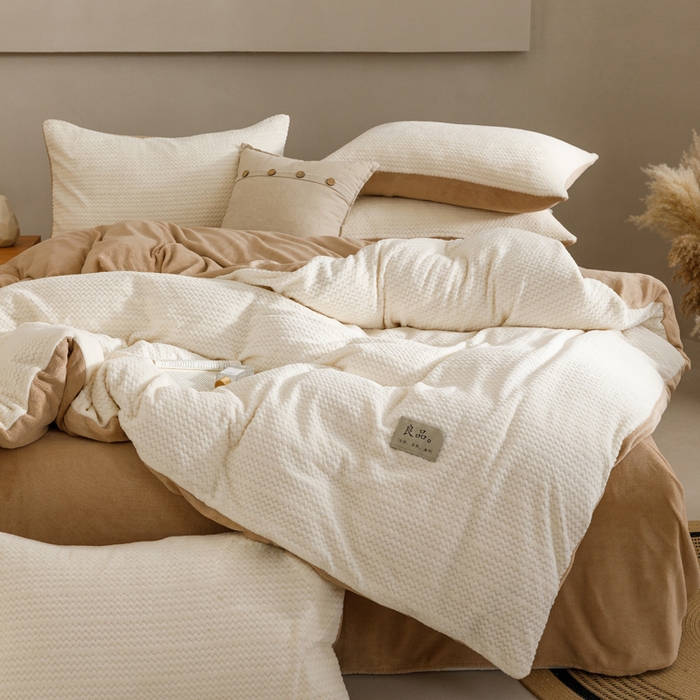 91家纺网 家纺一手货源 找家纺 早晨家纺 2025新款波浪款牛奶绒提花四件套 波浪-奶昔白