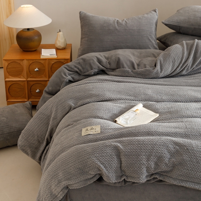 91家纺网 家纺一手货源 找家纺 早晨家纺 2025新款波浪款牛奶绒提花四件套 波浪-浅灰