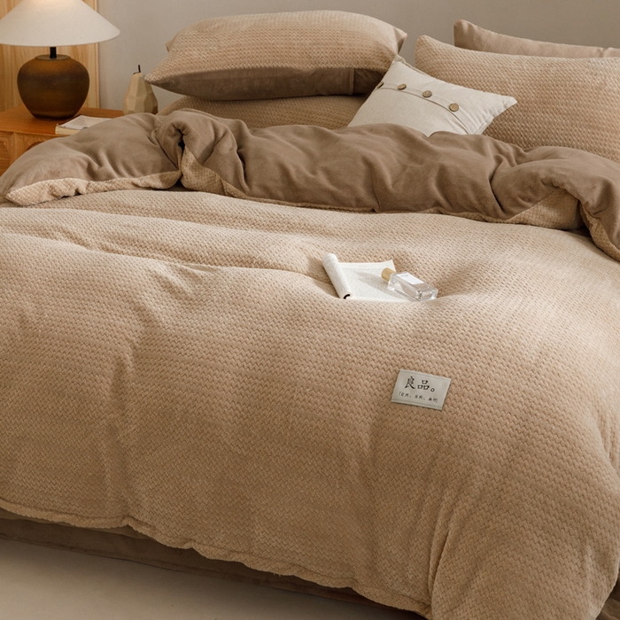 91家纺网 家纺一手货源 找家纺 早晨家纺 2025新款波浪款牛奶绒提花四件套 波浪-米驼