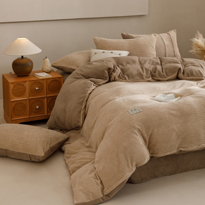 91家纺网 家纺一手货源 找家纺 早晨家纺 2025新款波浪款牛奶绒提花四件套 波浪-米驼