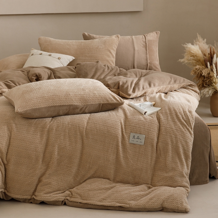 91家纺网 家纺一手货源 找家纺 早晨家纺 2025新款波浪款牛奶绒提花四件套 波浪-米驼