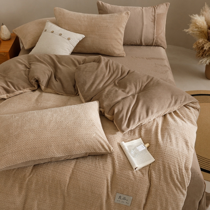 91家纺网 家纺一手货源 找家纺 早晨家纺 2025新款波浪款牛奶绒提花四件套 波浪-米驼