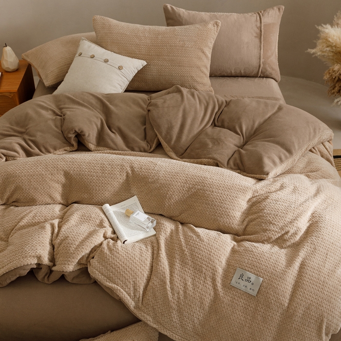 91家纺网 家纺一手货源 找家纺 早晨家纺 2025新款波浪款牛奶绒提花四件套 波浪-米驼