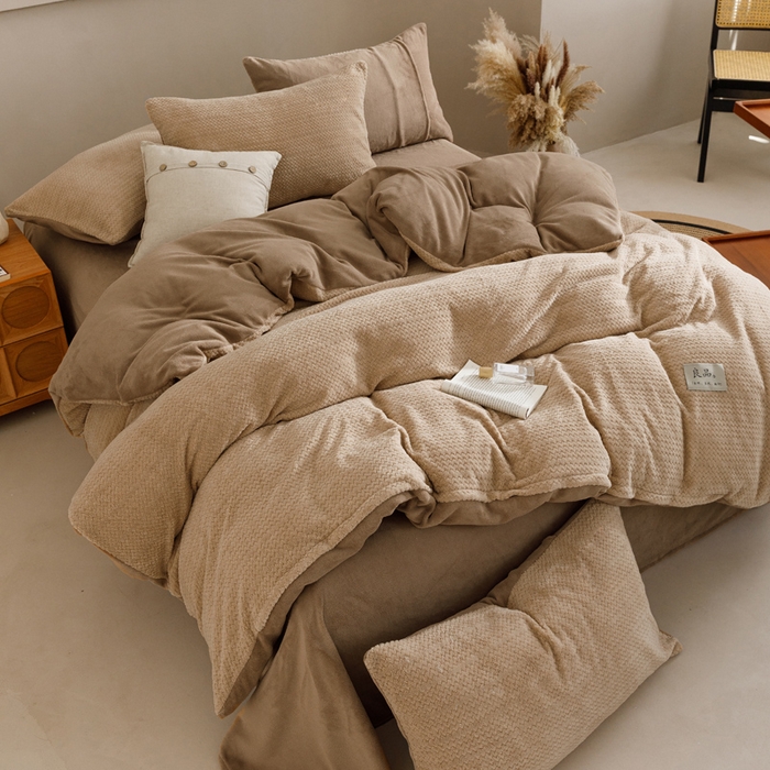 91家纺网 家纺一手货源 找家纺 早晨家纺 2025新款波浪款牛奶绒提花四件套 波浪-米驼