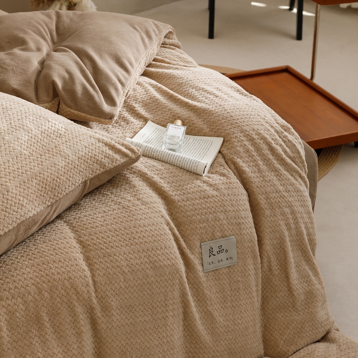 91家纺网 家纺一手货源 找家纺 早晨家纺 2025新款波浪款牛奶绒提花四件套 波浪-米驼