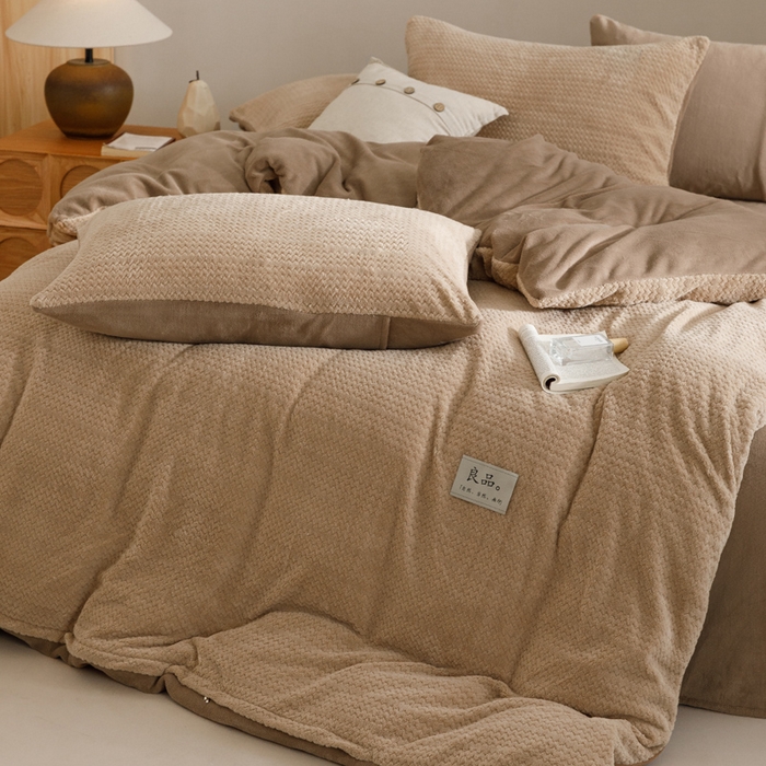 91家纺网 家纺一手货源 找家纺 早晨家纺 2025新款波浪款牛奶绒提花四件套 波浪-米驼