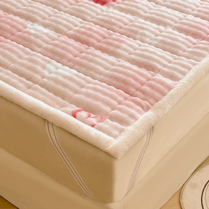 91家纺网 家纺一手货源 找家纺 梵朴 2025新款牛奶绒泡泡兔毛绒床垫学生宿舍床褥子床护垫大床款印花系列 云纹爱心粉