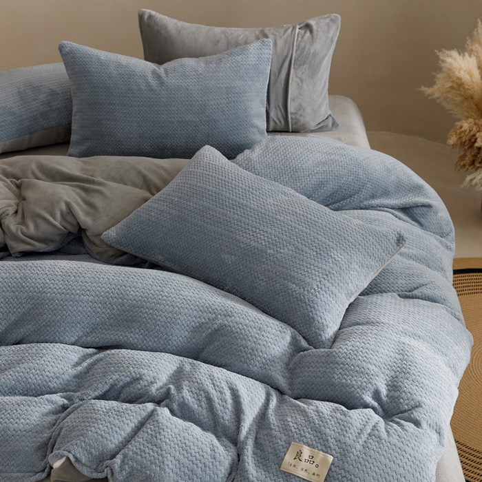 91家纺网 家纺一手货源 找家纺 早晨家纺 2025新款波浪款牛奶绒提花四件套 波浪-宾利蓝