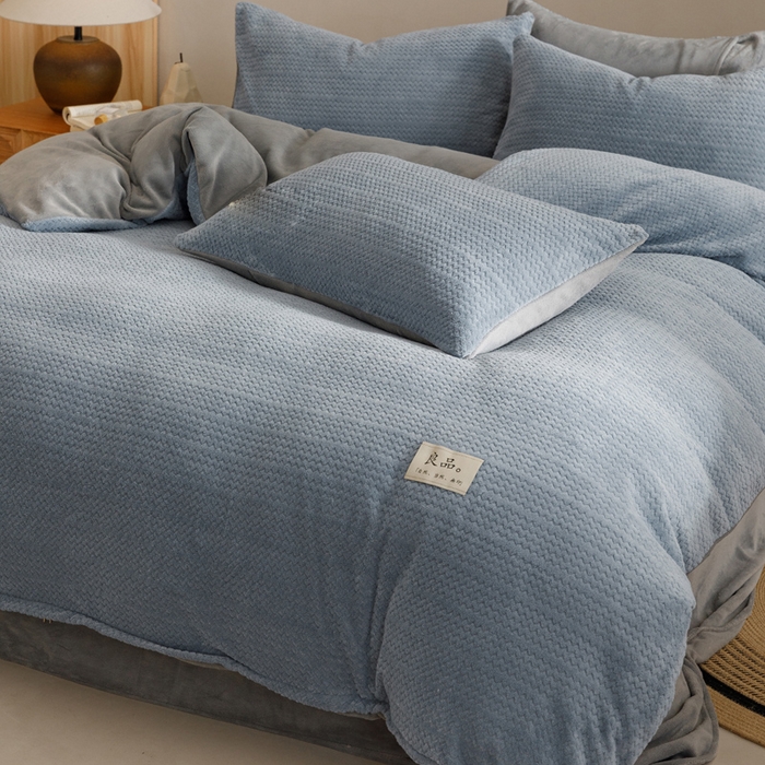 91家纺网 家纺一手货源 找家纺 早晨家纺 2025新款波浪款牛奶绒提花四件套 波浪-宾利蓝