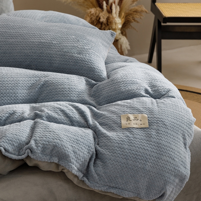 91家纺网 家纺一手货源 找家纺 早晨家纺 2025新款波浪款牛奶绒提花四件套 波浪-宾利蓝