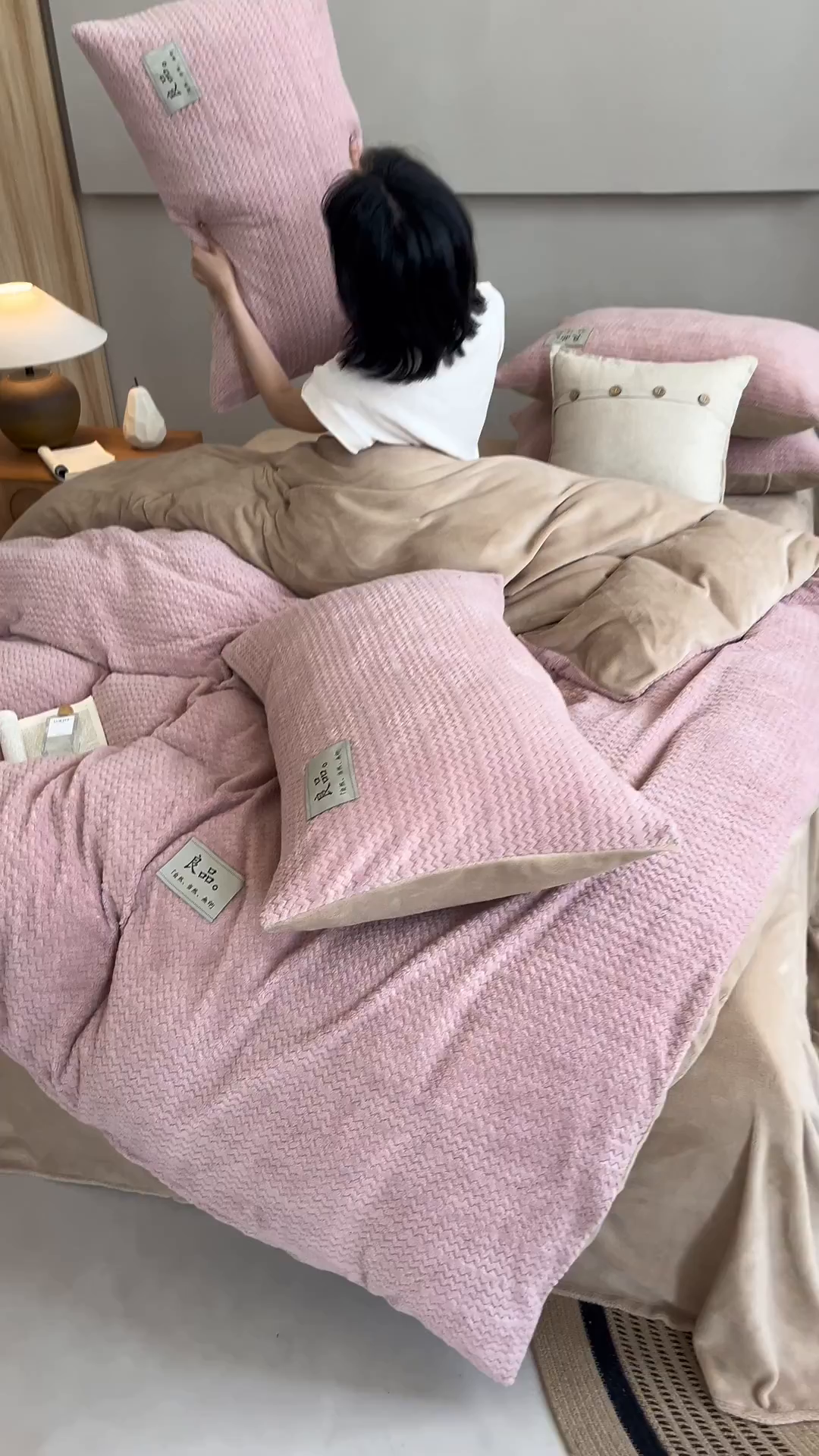 91家纺网 家纺一手货源 找家纺 早晨家纺 2025新款波浪款牛奶绒提花四件套 波浪-豆沙