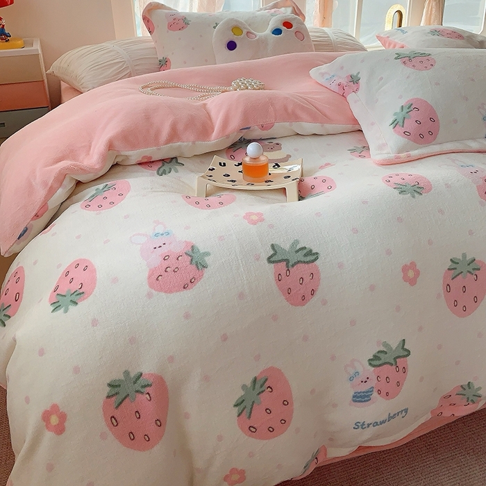 91家纺网 家纺一手货源 找家纺 莱豫家纺 2025新款加厚牛奶绒三件套四件套保暖不静电 奶油草莓