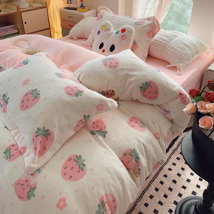 91家纺网 家纺一手货源 找家纺 莱豫家纺 2025新款加厚牛奶绒三件套四件套保暖不静电 奶油草莓