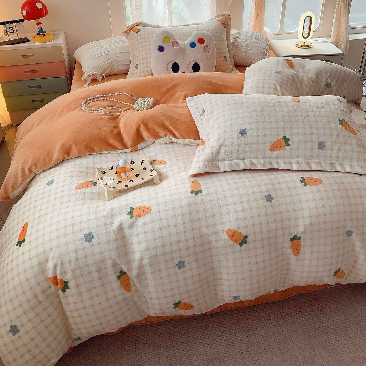 91家纺网 家纺一手货源 找家纺 莱豫家纺 2025新款加厚牛奶绒三件套四件套保暖不静电 甜心萝卜