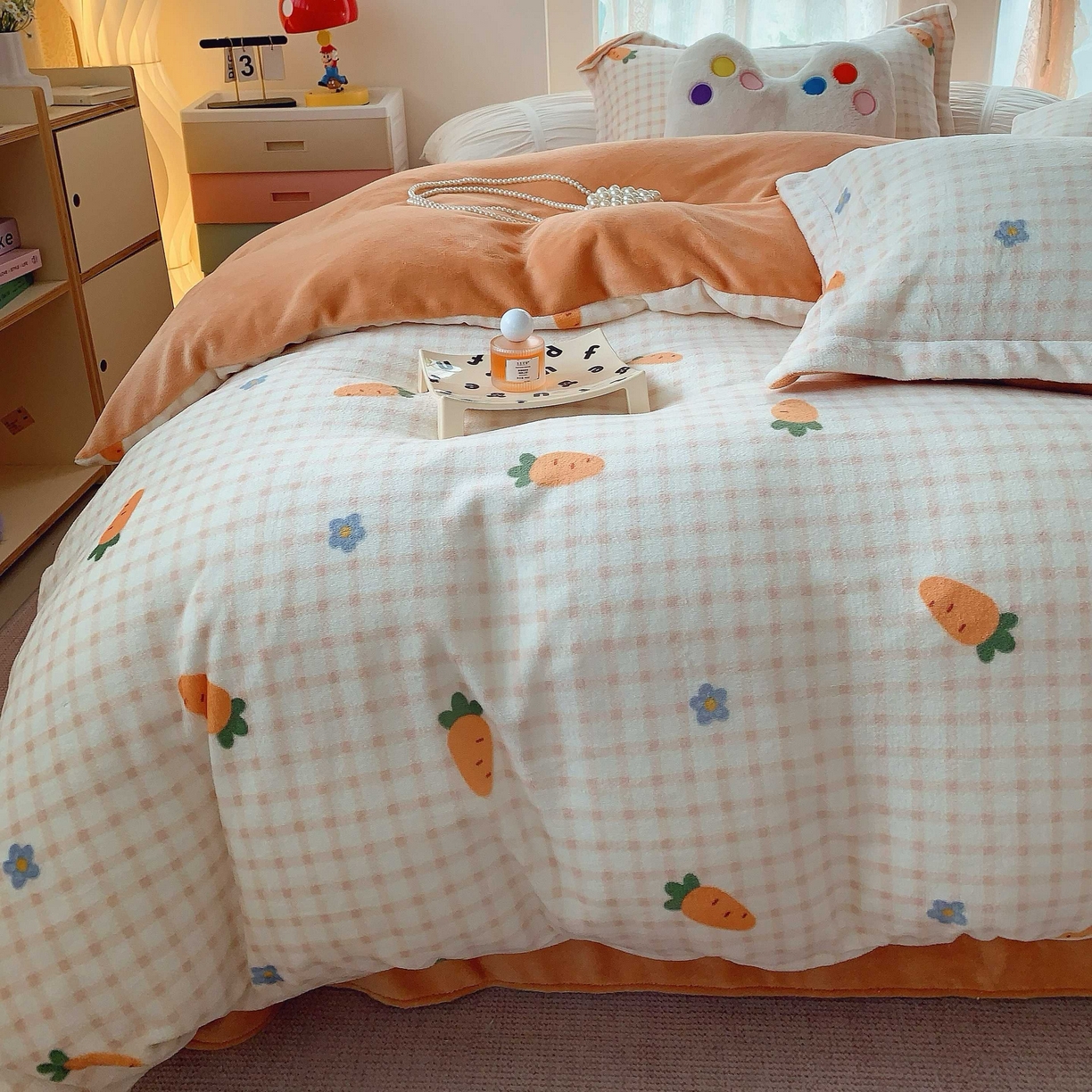 91家纺网 家纺一手货源 找家纺 莱豫家纺 2025新款加厚牛奶绒三件套四件套保暖不静电 甜心萝卜