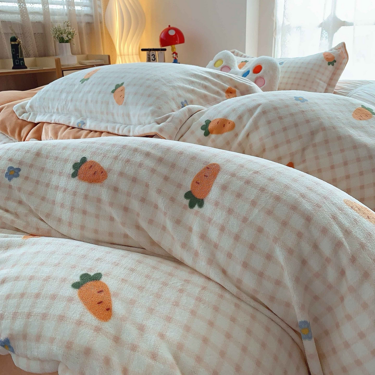 91家纺网 家纺一手货源 找家纺 莱豫家纺 2025新款加厚牛奶绒三件套四件套保暖不静电 甜心萝卜