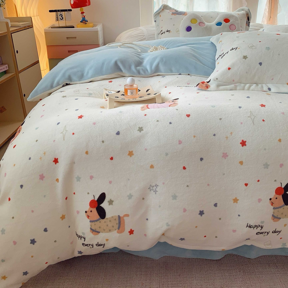 91家纺网 家纺一手货源 找家纺 莱豫家纺 2025新款加厚牛奶绒三件套四件套保暖不静电 童趣星海