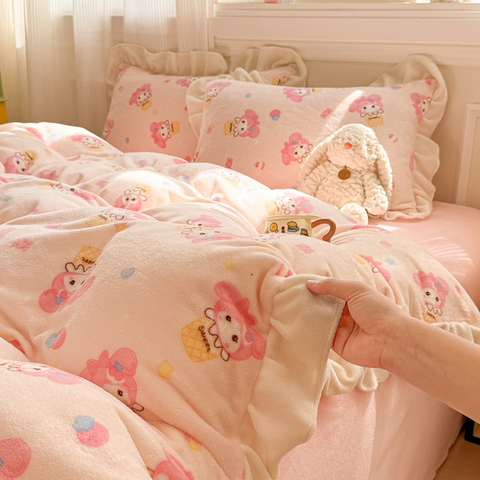 91家纺网 家纺一手货源 找家纺 米莱家纺 2025新款牛奶绒印花花边四件套 奶茶小美