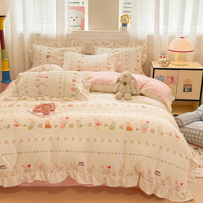 91家纺网 家纺一手货源 找家纺 米莱家纺 2025新款牛奶绒印花花边四件套 你好小兔