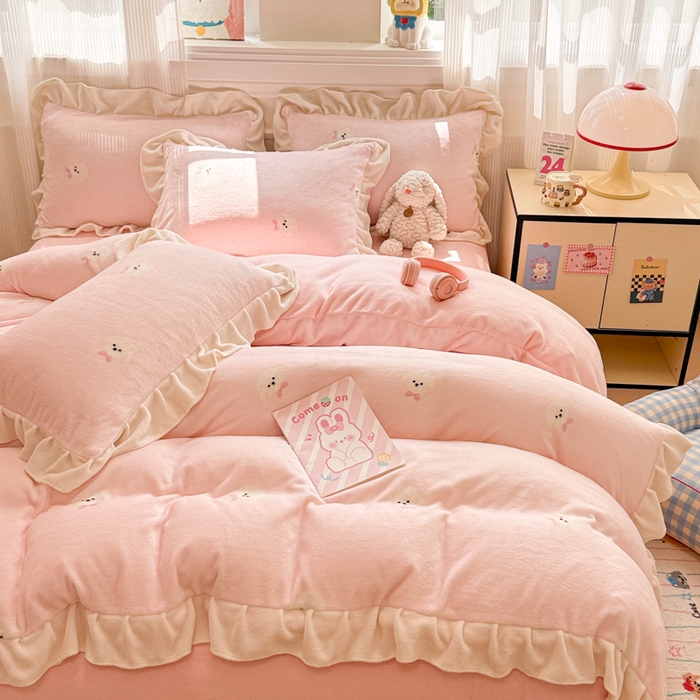 91家纺网 家纺一手货源 找家纺 米莱家纺 2025新款牛奶绒印花花边四件套 甜美小狗