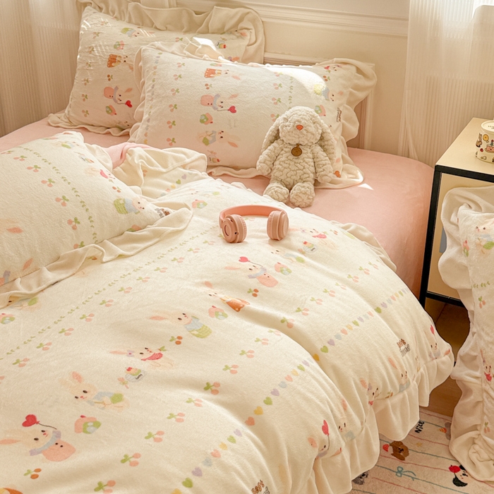 91家纺网 家纺一手货源 找家纺 米莱家纺 2025新款牛奶绒印花花边四件套 你好小兔