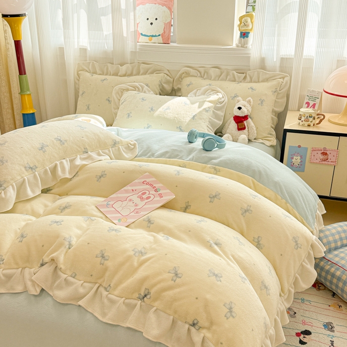 91家纺网 家纺一手货源 找家纺 米莱家纺 2025新款牛奶绒印花花边四件套 蓝色蝴蝶节