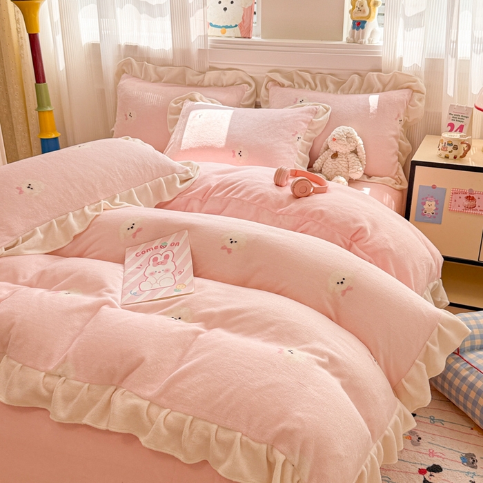 91家纺网 家纺一手货源 找家纺 米莱家纺 2025新款牛奶绒印花花边四件套 甜美小狗